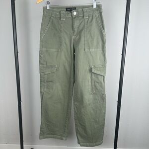 Almost Famous Army Green Cargo Pants Size Medium High Waist Straight Leg Stretch